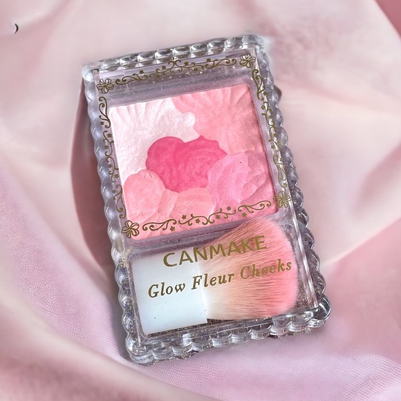 CANMAKE GLOW FLEUR CHEEKS COMPACT 🌸🌷 - Picture 2 of 4